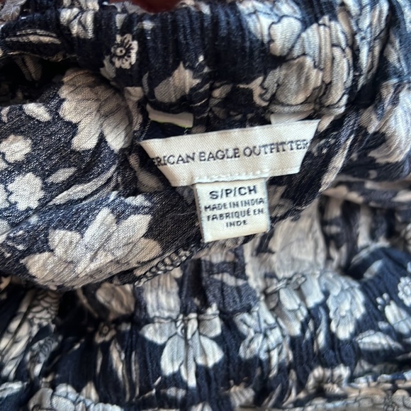 LIKE NEW AE Pants Size Small - Picture 5 of 5